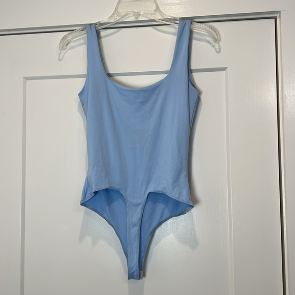 Le Lis Sky Blue Bodysuit size small. NWT! - Picture 4 of 8